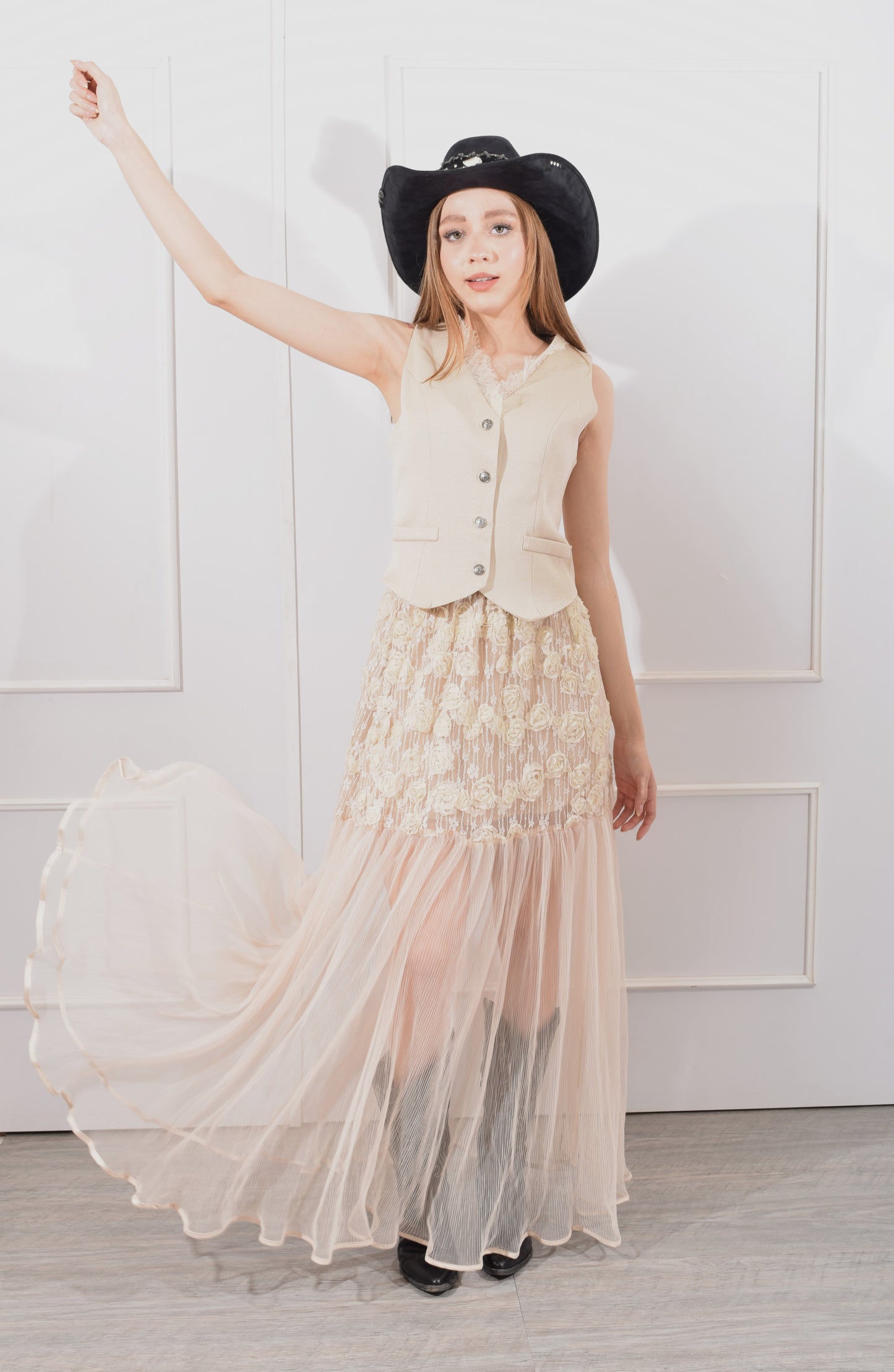 Conjunto chaleco y Falda Encaje