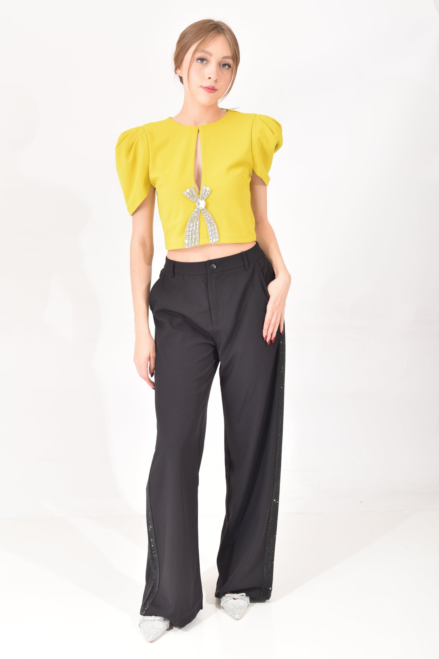 Blusa Corta Moño Brillos