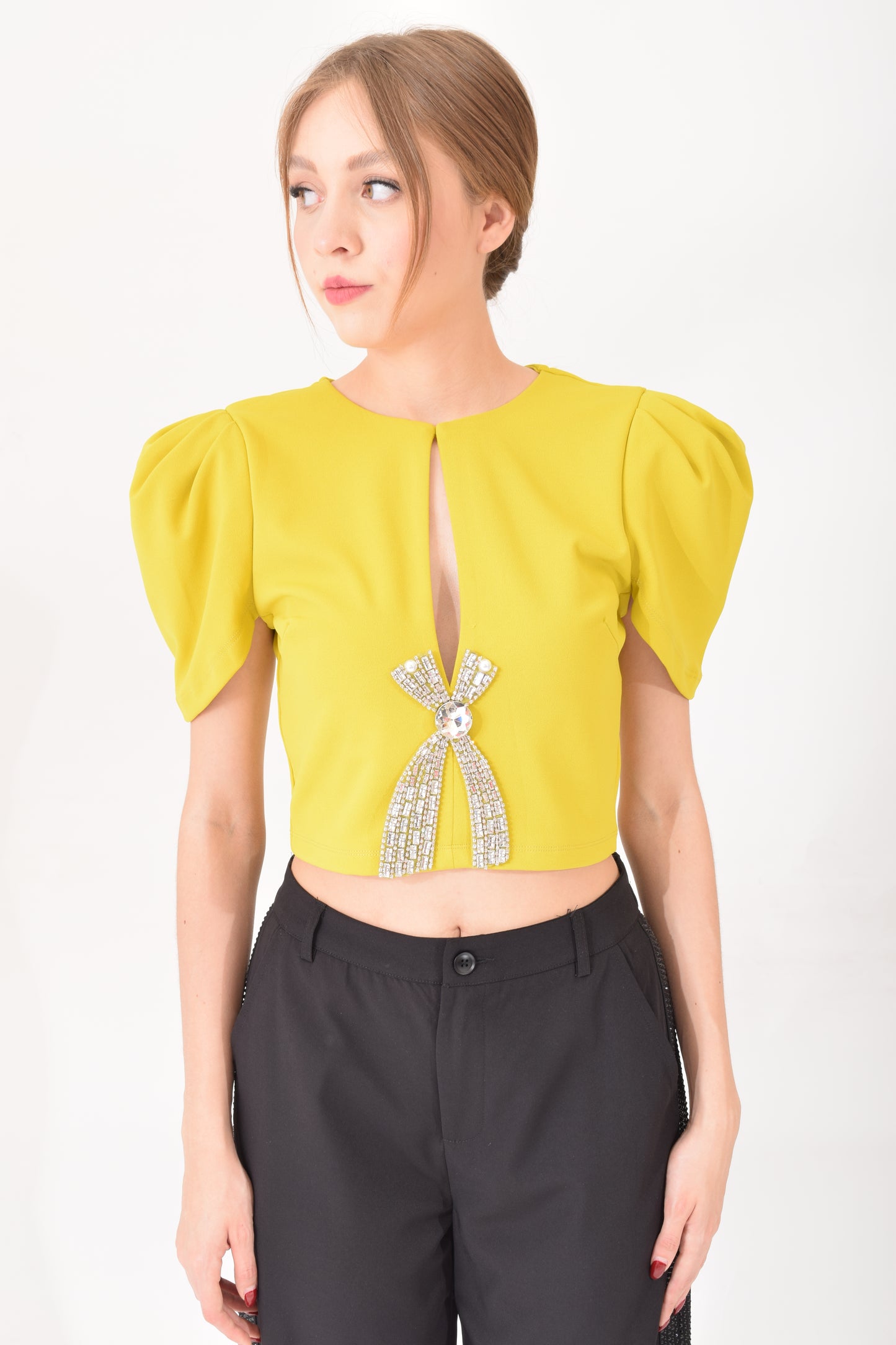 Blusa Corta Moño Brillos