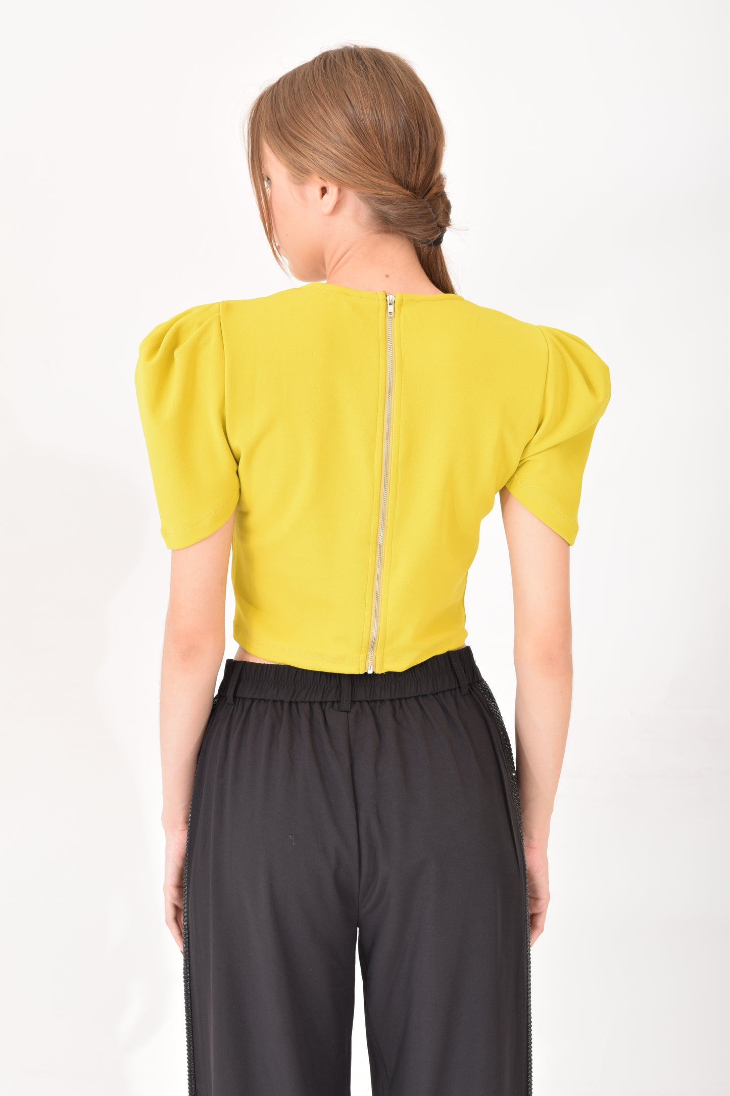 Blusa Corta Moño Brillos