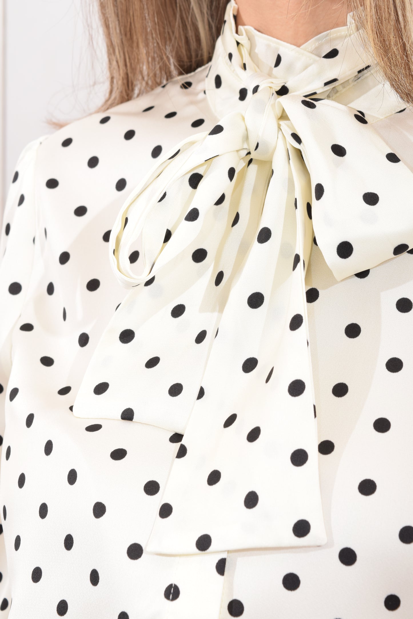 Blusa Satinada Bolitas