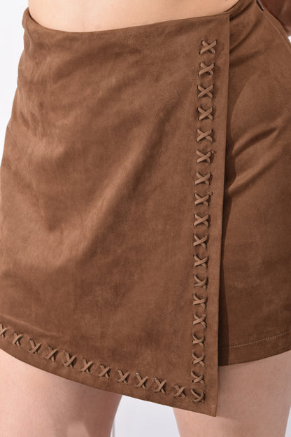 Short Falda Tipo Gamuza