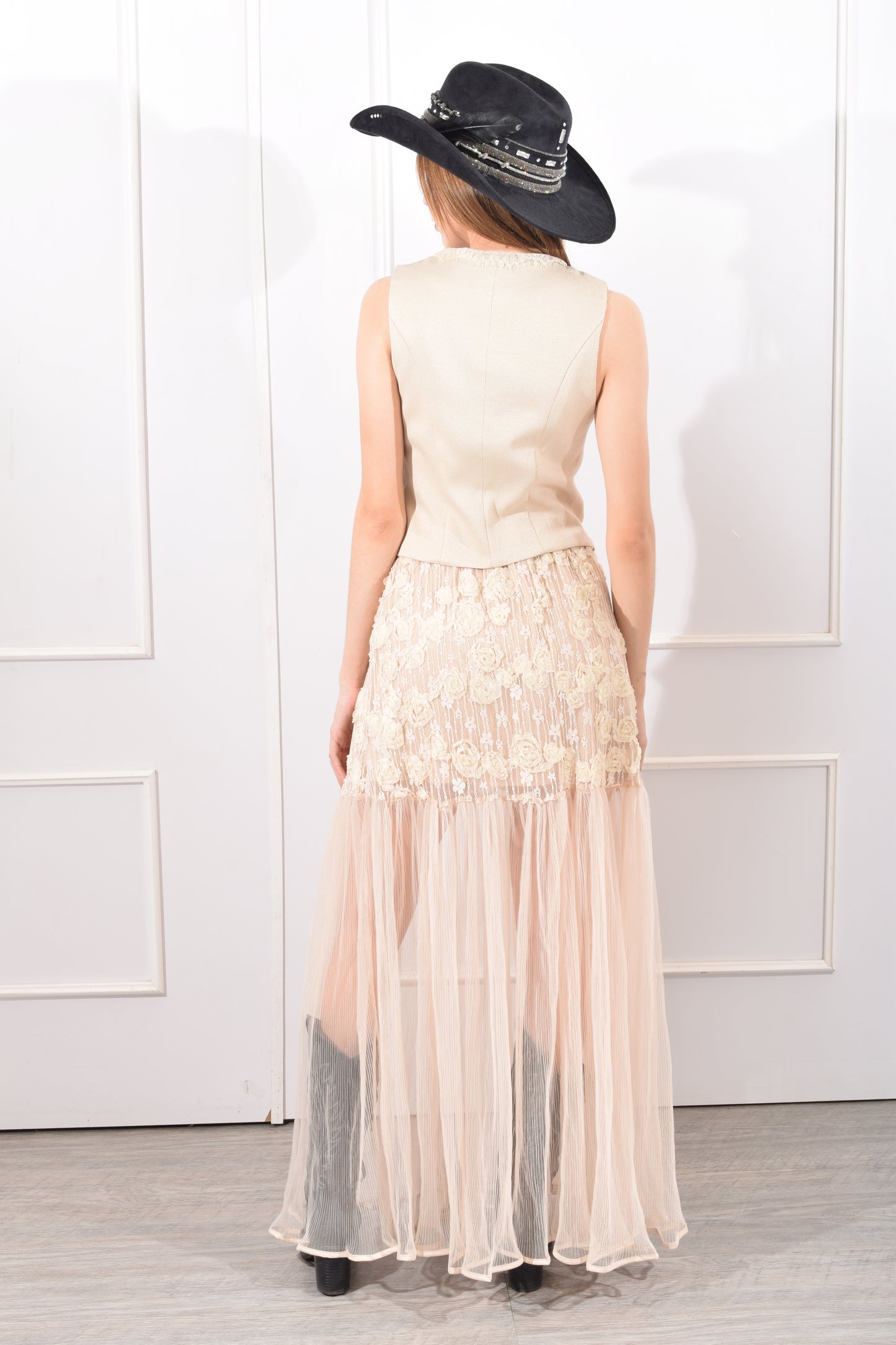 Conjunto chaleco y Falda Encaje