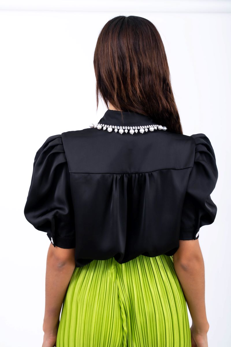 Blusa satinada perlas brillos