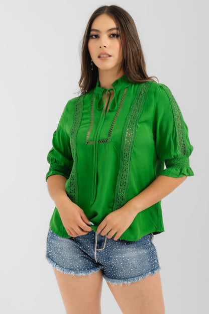 Blusa Detalles Guipiur.