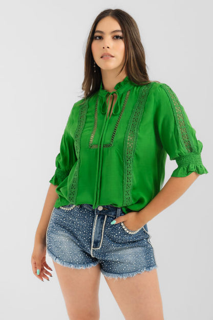 Blusa Detalles Guipiur.